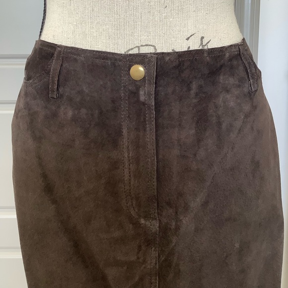 🤠 NWOT Suede Mini Skirt 🤠 - Picture 4 of 9
